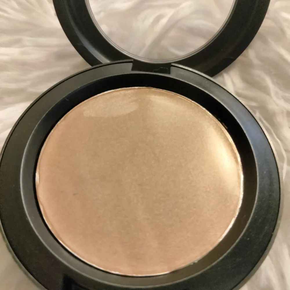 🆕 Mac Cream Color Base Fawntastic (Frost)